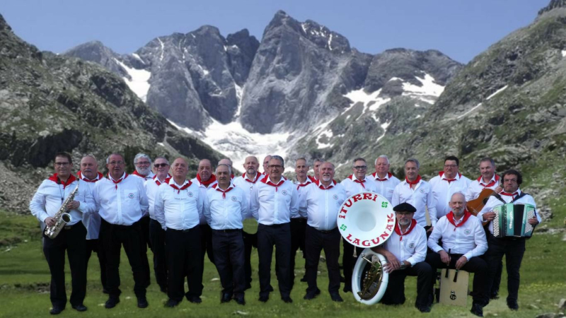 Iturri Lagunak en concert