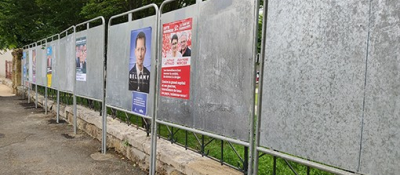 Les panneaux électoraux en bonne place