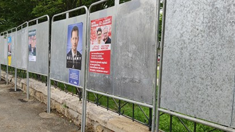Les panneaux électoraux en bonne place