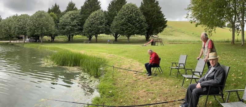 EHPAD Robert Barguisseau : partie de pêche au lac St Fris avec des résidents