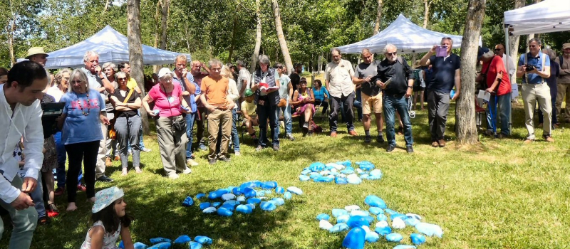 Hommage aux exilés disparus en mer  avec plusieurs associations  qui les soutiennent
