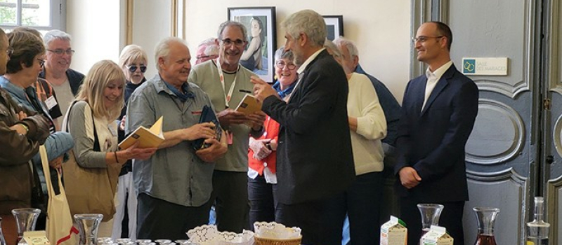 Avec les amis de San Antonio une bourse aux livres animée