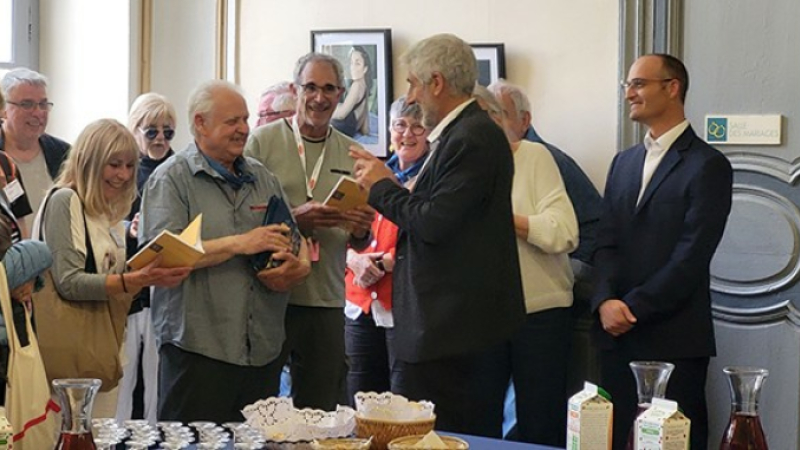 Avec les amis de San Antonio une bourse aux livres animée