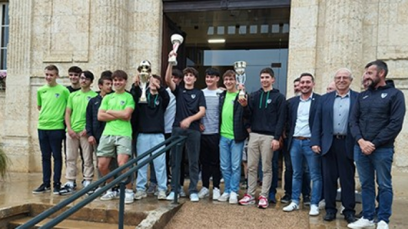 Les U17 reçus à l'hôtel de ville