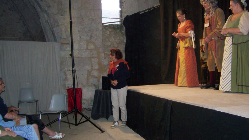 Du style, du mouvement, une vraie présence sur les planches par l'atelier théâtre de Mauvezin à la Vieille église de Saint-Clar.