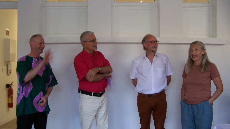 Vernissage de Thierry Schickes qui expose ses "mélodies" picturales sur les cimaises de la galerie "L'Arcade" à Saint-Clar.