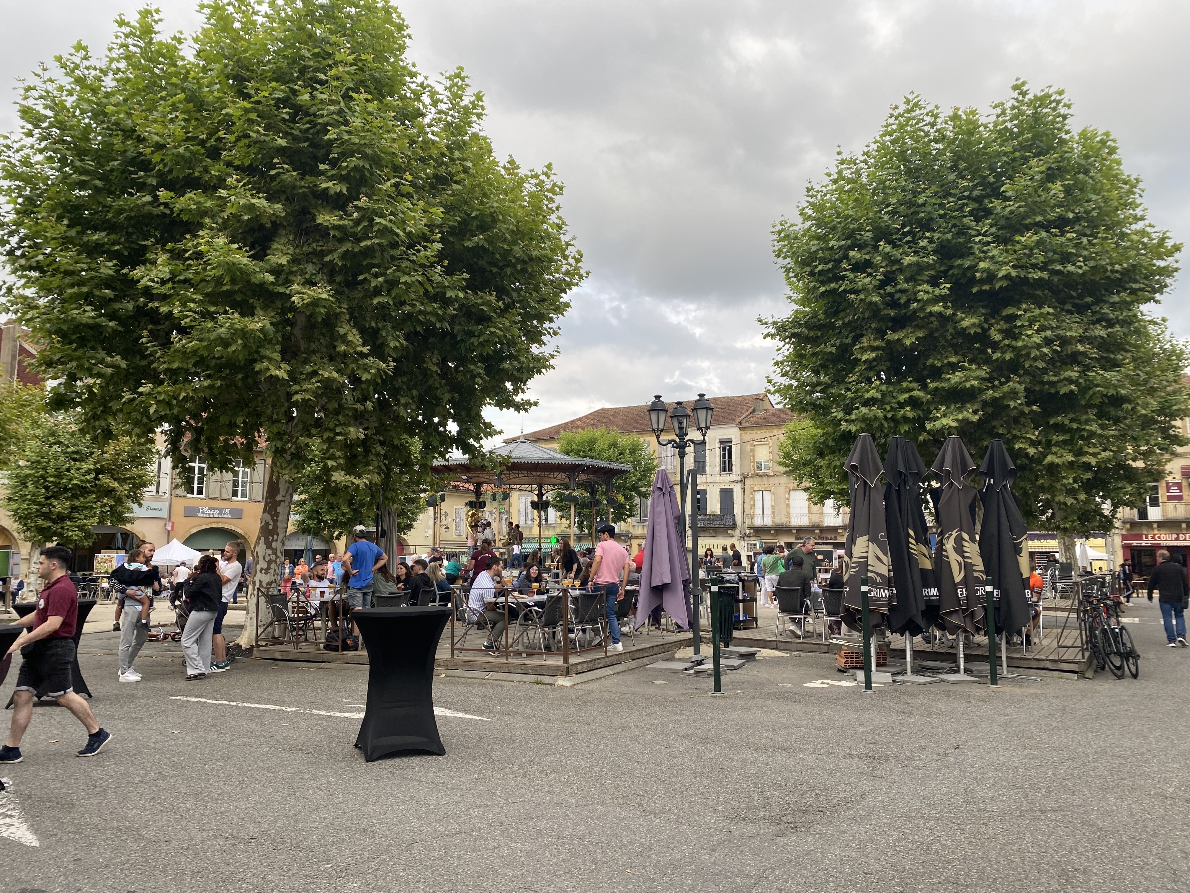La 2ème édition du marché nocturne de la Place d'Astarac c'est ce mardi à Mirande !