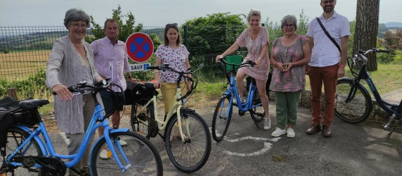 La visite sportive et rafraîchissante du jury de " Villes et Villages Fleuris"
