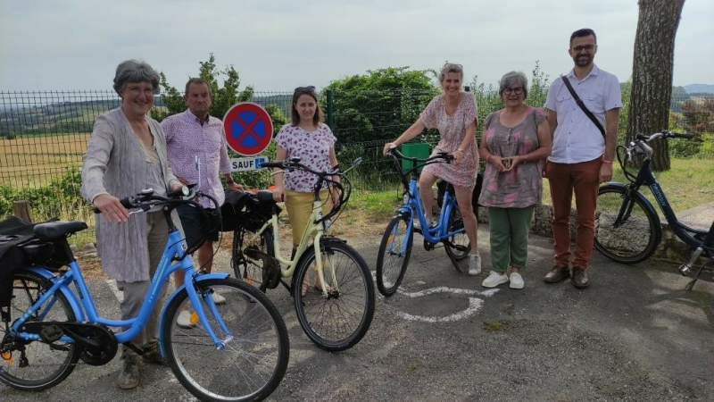 La visite sportive et rafraîchissante du jury de " Villes et Villages Fleuris"