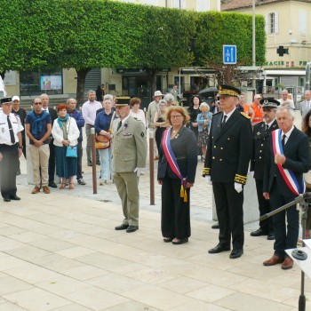Hommage a été rendu aux victimes des crimes racistes et antisémites de l'État Français et aux Justes de France