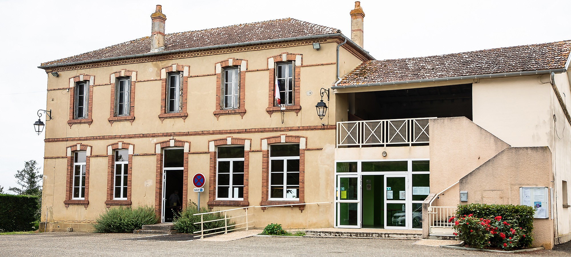 0 Mairie de Loussous-Débat 1bis 200621.jpg