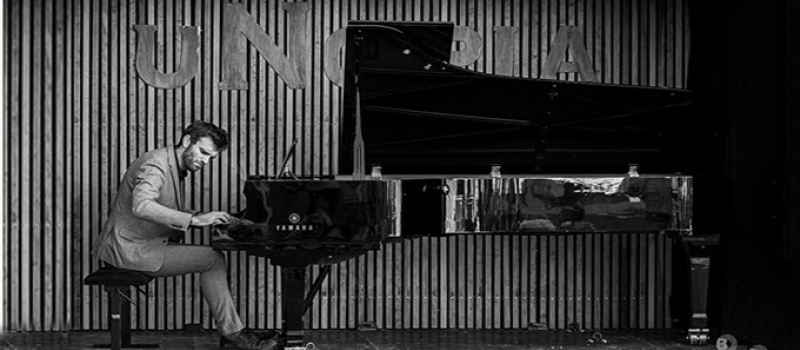 le pianiste Guilhem Fabre sur une scène des plus insolites