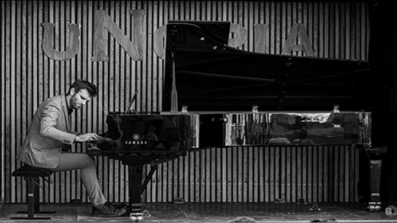 le pianiste Guilhem Fabre sur une scène des plus insolites