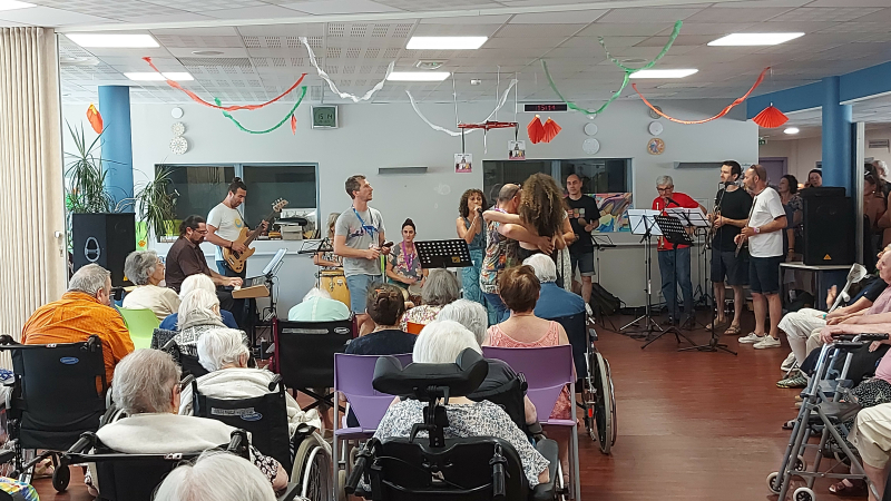 Quand la salsa envahit l'EHPAD de l'hôpital de Vic-Fezensac...