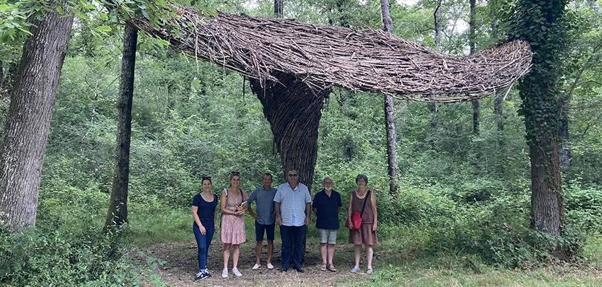 De gauche à droite : Marine Brembilla (office de tourisme 3CAG), Véronique Mercadier (jury), Pierre Harberschill (jury), Christophie Vicedo (maire de St Elix d’Astarac), Francis Chabrol (ancien maire), Agnès Legendre (jury)Jury VVF 160724 (14) @Marine 321.jpg