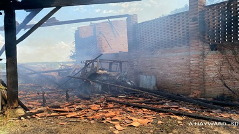 Un hangar agricole la proie des flammes