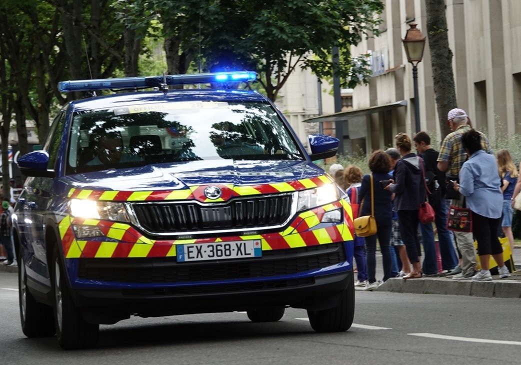 Voiture_de_Gendarmerie.jpg