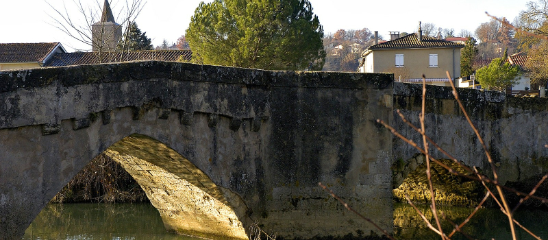 Le vieux pont de Pavie dégradé accidentellement  fermé à la circulation
