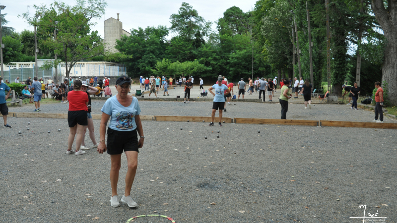 Joyeuse Pétanque Vicoise : concours féminin et en doublettes