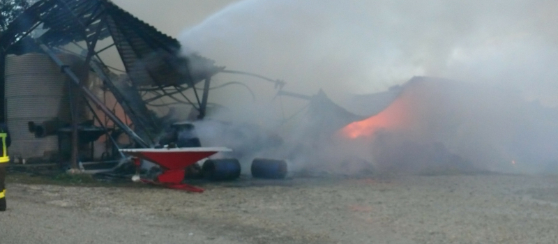 Un hangar de 300 m2 détruit par un incendie