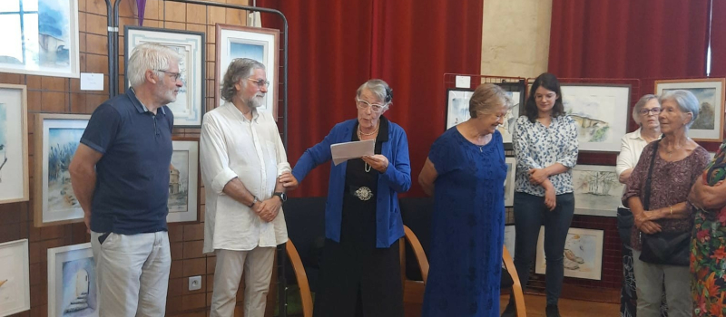 Une Année de Création Exposée à la Médiathèque de Pavie : Une Rencontre Intime entre Livres et Œuvres d’Art