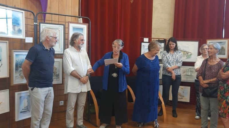 Une Année de Création Exposée à la Médiathèque de Pavie : Une Rencontre Intime entre Livres et Œuvres d’Art