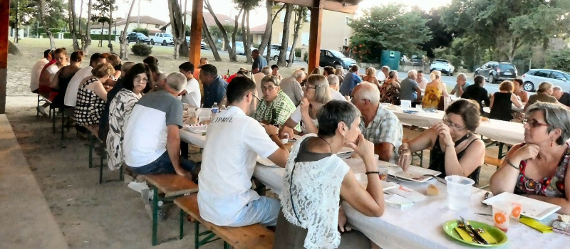 Dimanche 15 septembre, à midi, dans la salle des fêtes de Tachoires