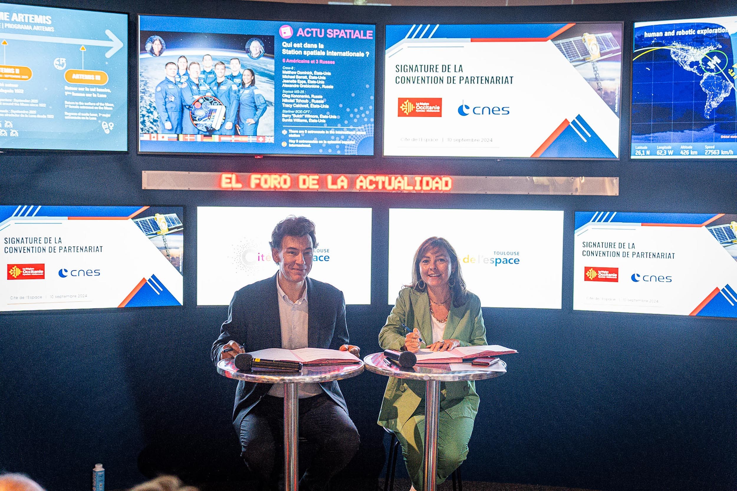 100924-SignatureConventionRegion-CNES2.jpeg