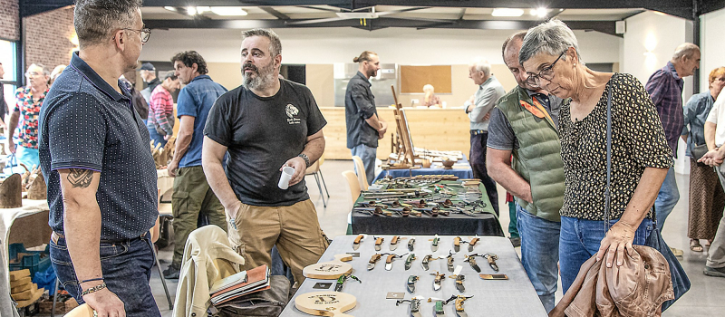 Nouvelle exposition de couteaux et de bâtons d'art à Nogaro