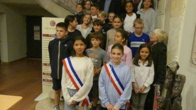 Madame le Maire junior élue au troisième tour