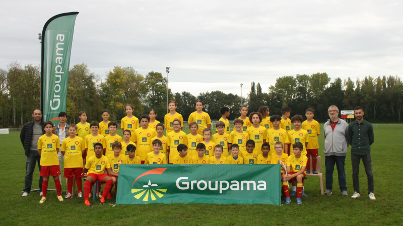 Remise de maillots au FC PAVIE