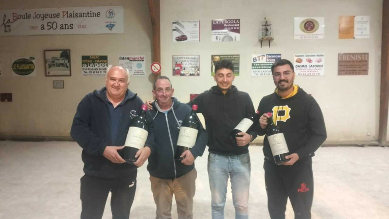 Boule Joyeuse Plaisantine :  traditionnel trophée des vendanges «Plaimont»