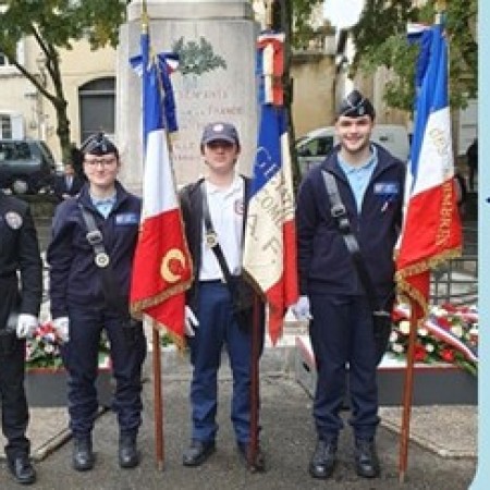 porte drapeaux ecole bando.jpg