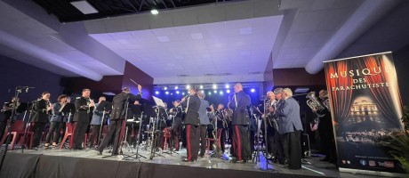 Standing ovation pour la musique des parachutistes de Toulouse