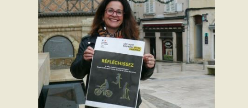 Être visible sur la route : la préfecture du Gers distribue des pochettes chez les commerçants