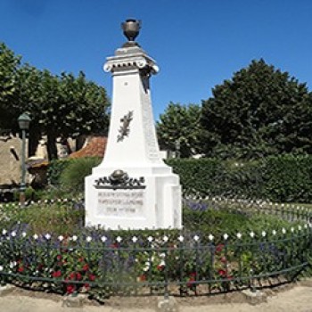 Pavie_ monument aux morts.jpg