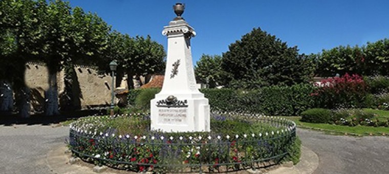 Pavie_ monument aux morts.jpg