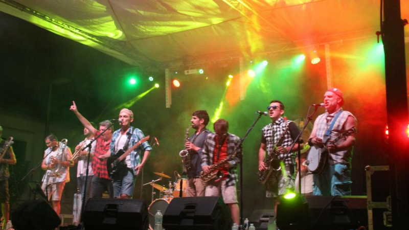 Brass Attack et Théo La Tangente en concert