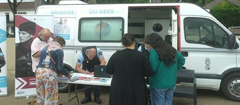 La gendarmerie plus près de chez vous.