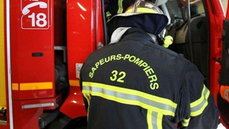 Une caravane en feu