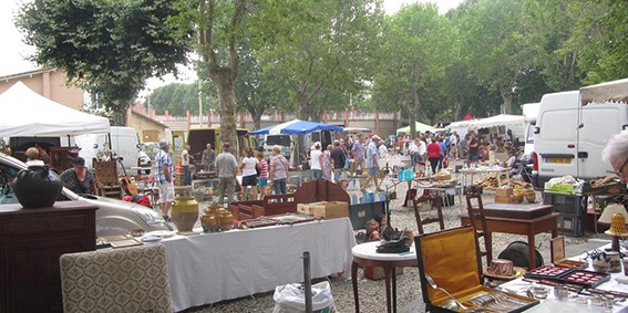 vide grenier barcelonne.jpg