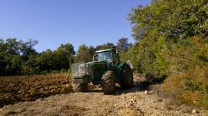 tracteur labours champ.jpeg