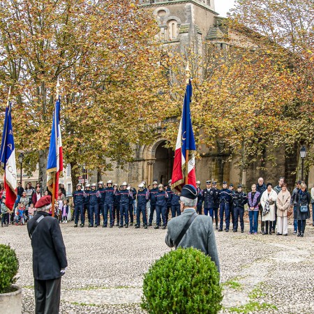 0 Le dispositif le maire va vers le pupitre 1bis 111124.jpg