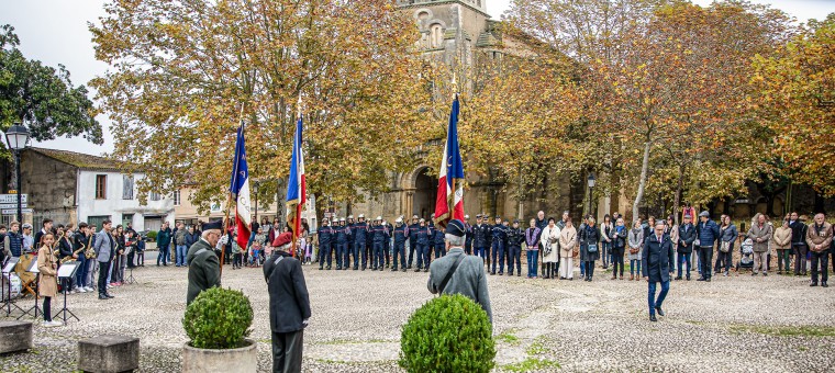 0 Le dispositif le maire va vers le pupitre 1bis 111124.jpg