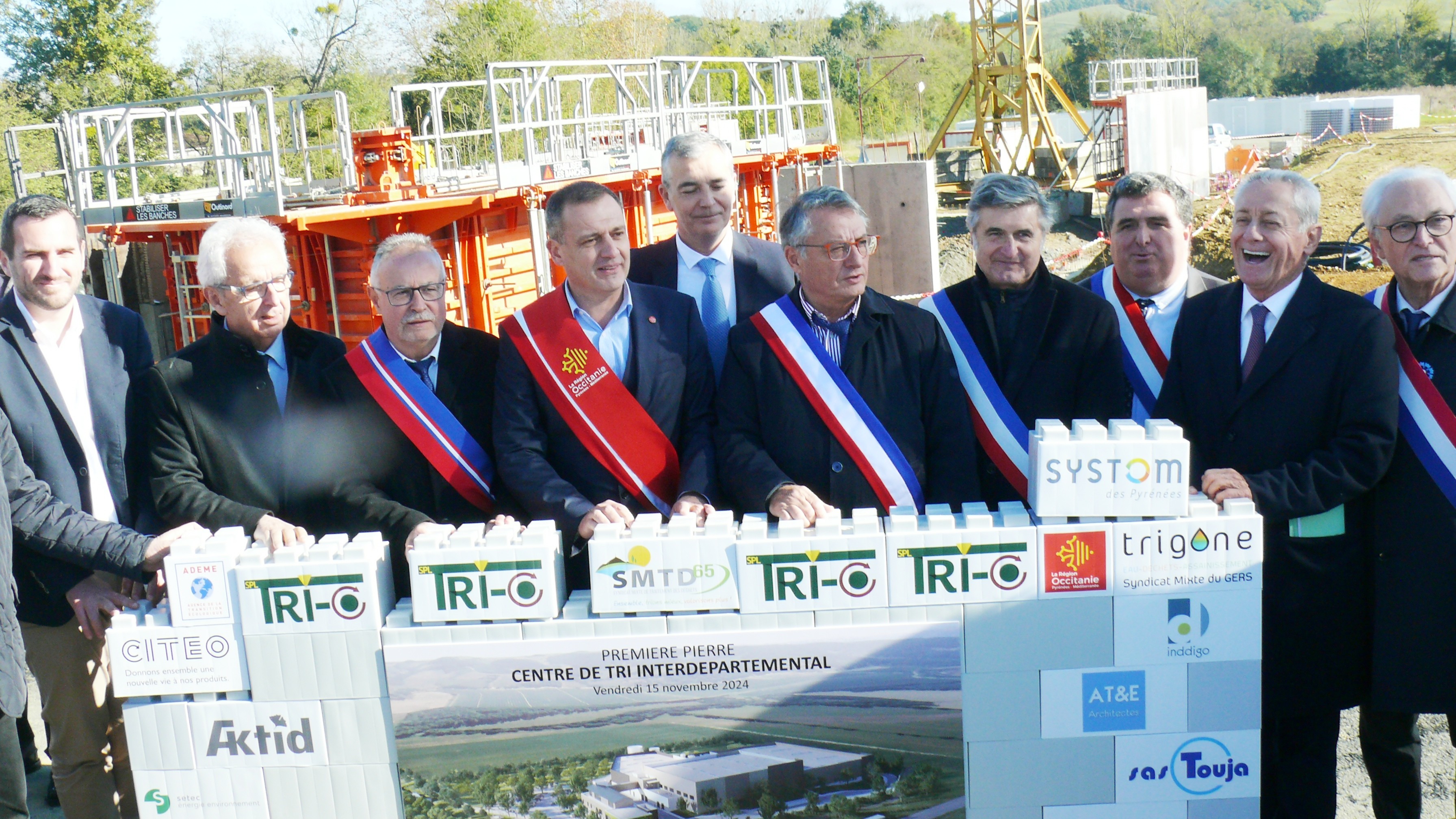Pose de la pierre symbolique.