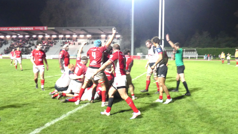 Le RC Auch s'impose face au leader, Niort