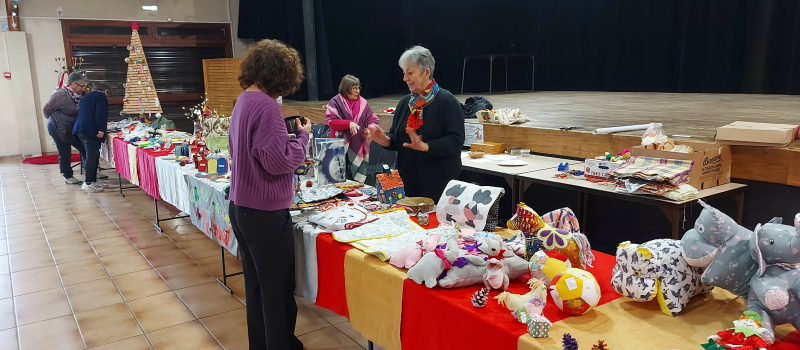 Rendez-vous samedi 7 décembre salle polyvalente pour l'expo-vente et le vide-grenier de Vic Accueil !