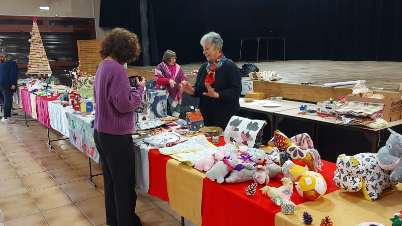 Rendez-vous samedi 7 décembre salle polyvalente pour l'expo-vente et le vide-grenier de Vic Accueil !