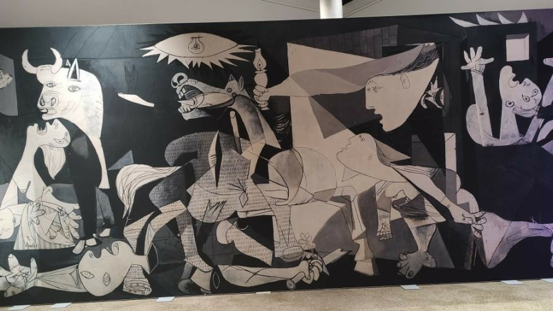 Vernissage de l'exposition  Guernica Ukraine aux Archives du Conseil Départemental