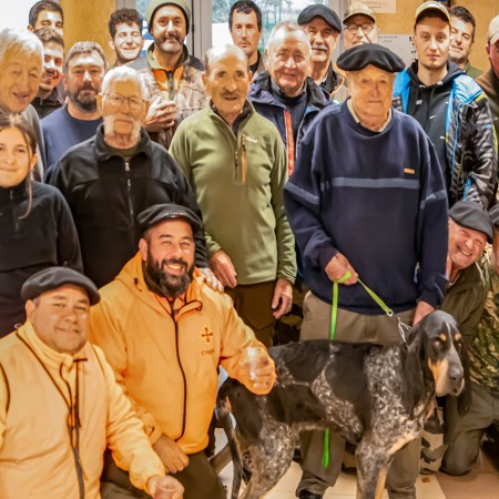 0 Les chasseurs et un bleu de Gascogne 1bis 041224.jpg